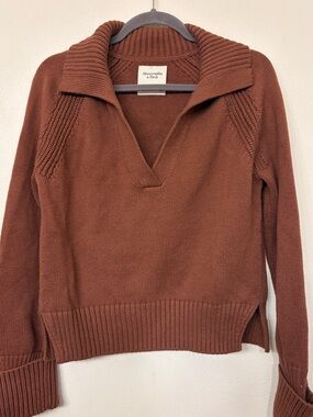 Abercombie & Fitch Women’s Brown Collared Sweater Size S